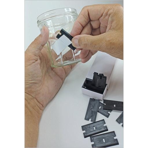 Double-Edge Plastic Razor Blades (Pkg. of 100)
